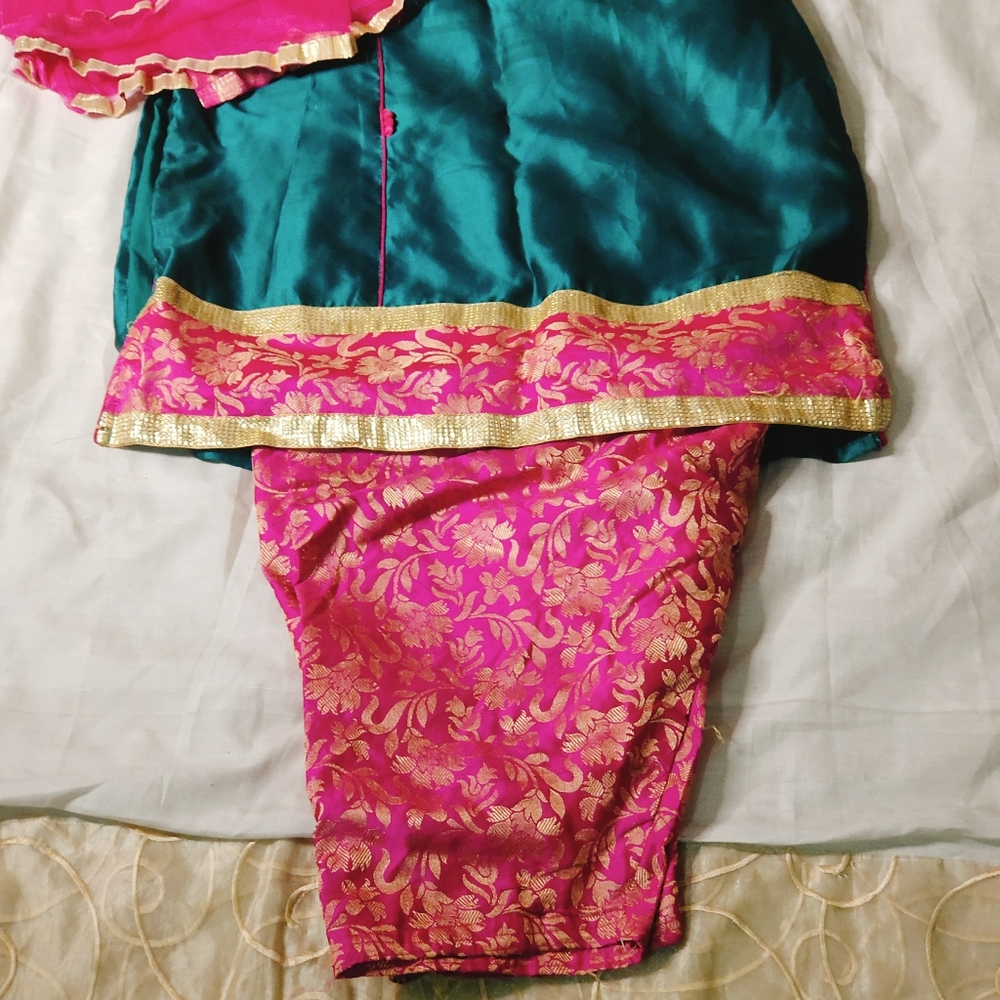 Silk suit - Picture 4 of 10